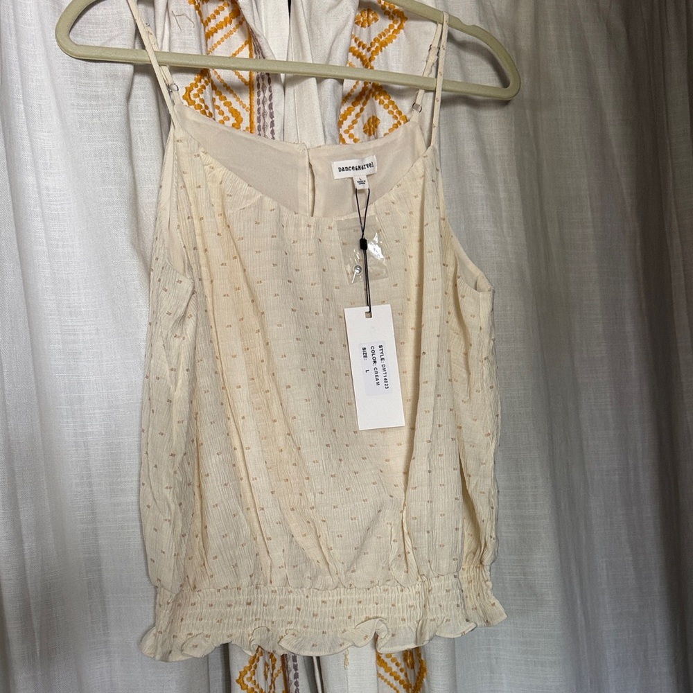 Dance & Marvel Cream Textured Camisole size Large